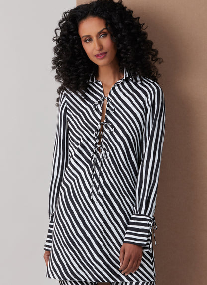Vogue Patterns V2140 envelope showing a bias cut tunic
