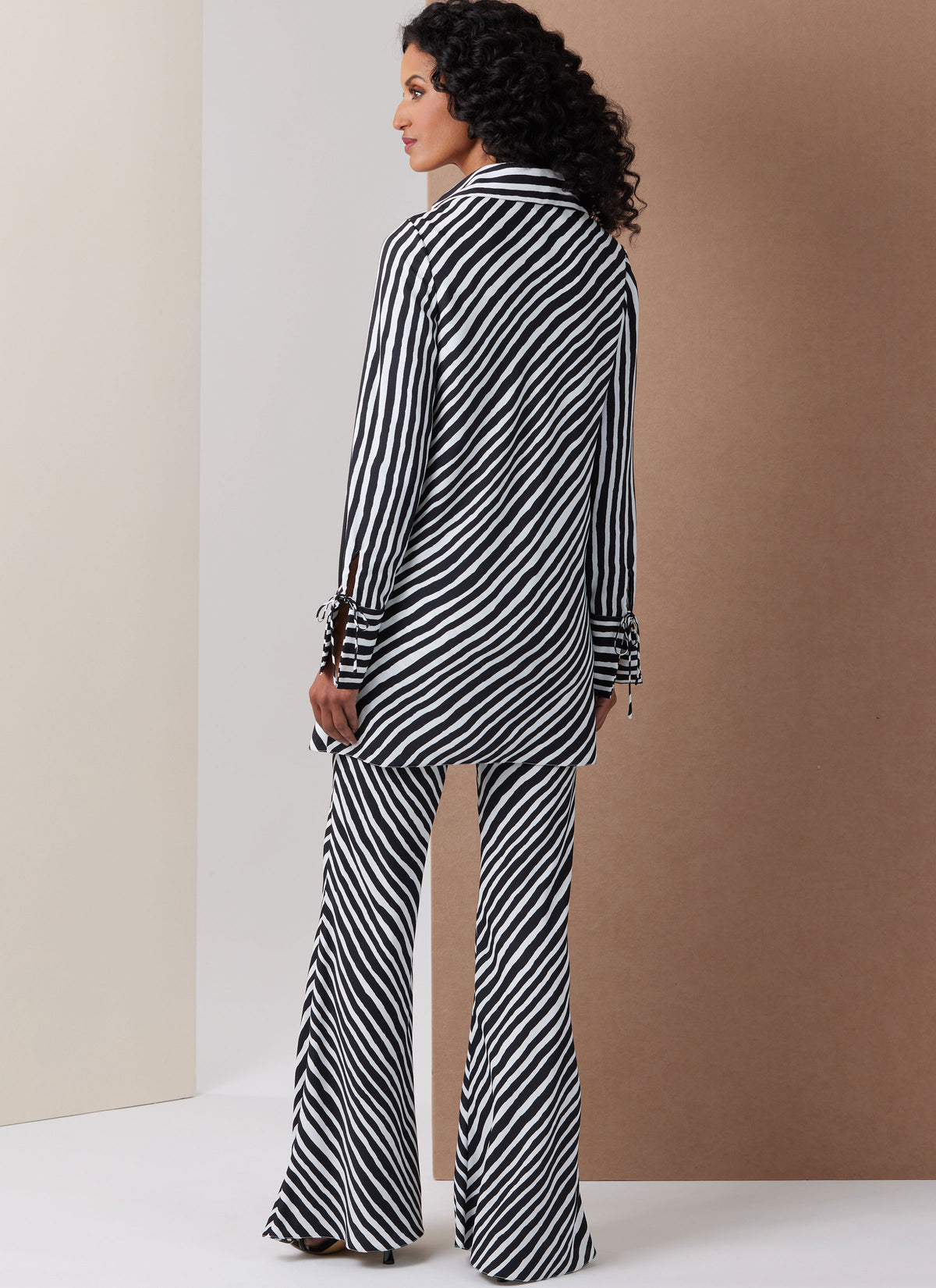 Vogue Patterns V2140 envelope showing a bias cut tunic