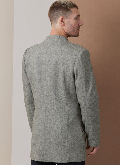 Vogue Patterns V2141 envelope showing a men's lined jacket