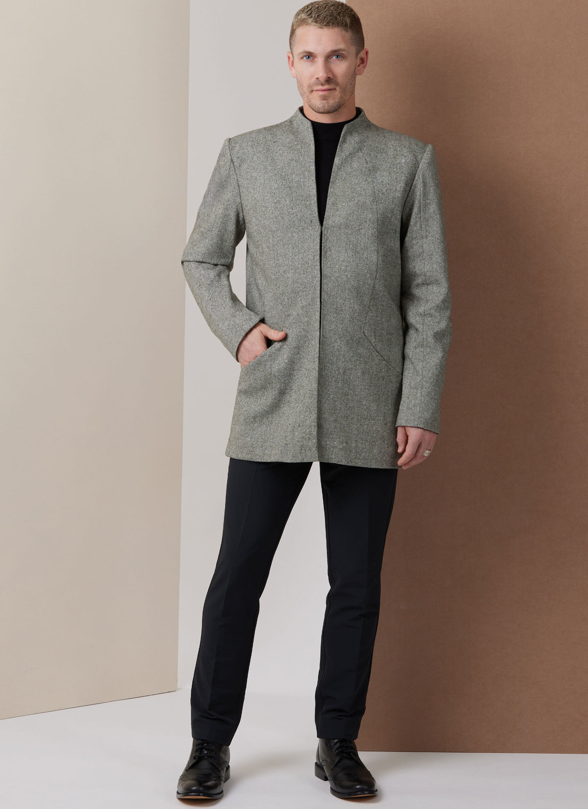 Vogue Patterns V2141 envelope showing a men's lined jacket