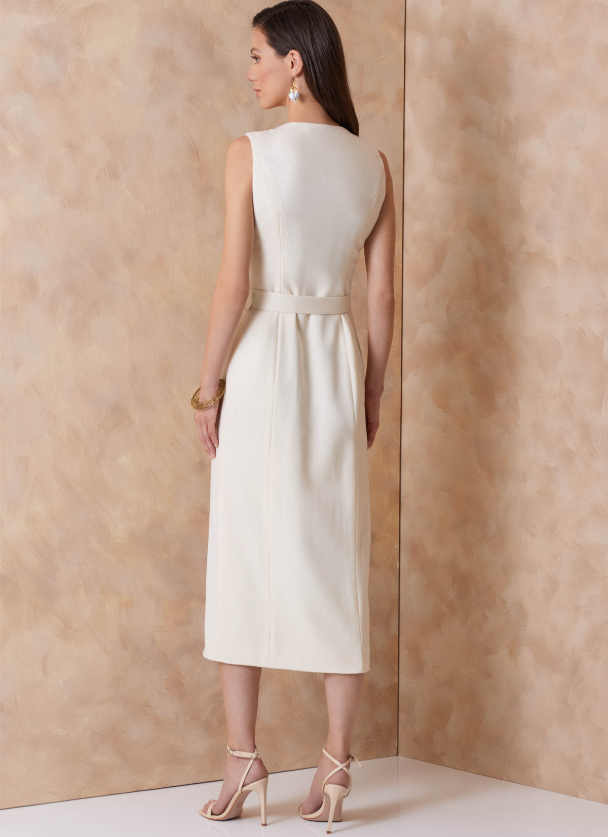 Vogue Patterns V2150 envelope showing a lined sheath dress