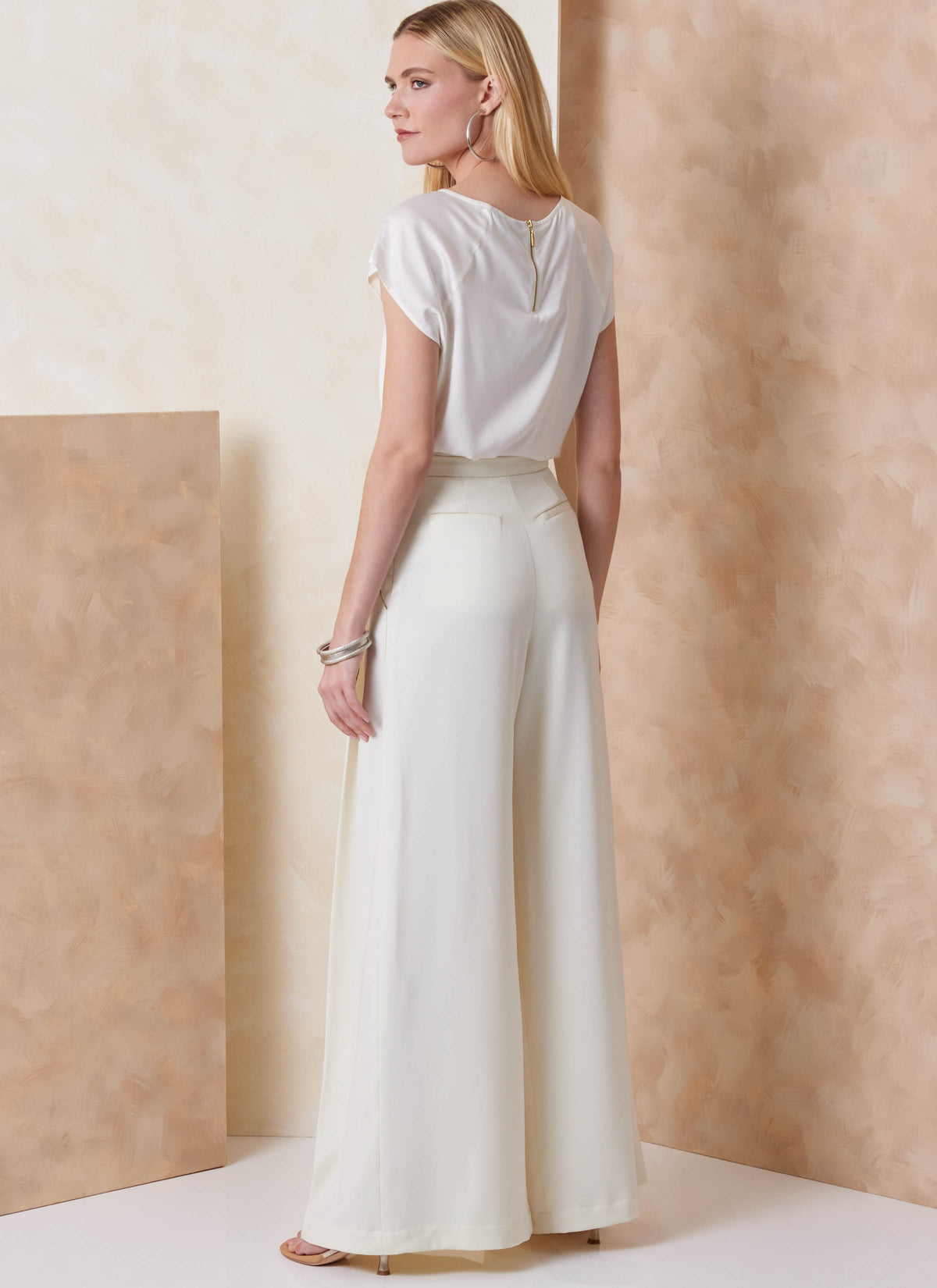 Vogue Patterns V2161 envelope showing a tailored trousers