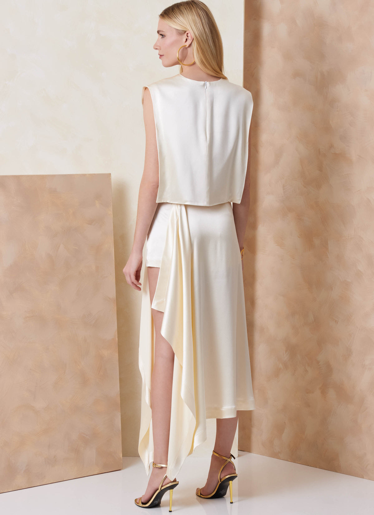 Vogue Patterns V2164 pattern envelope showing cropped top designs