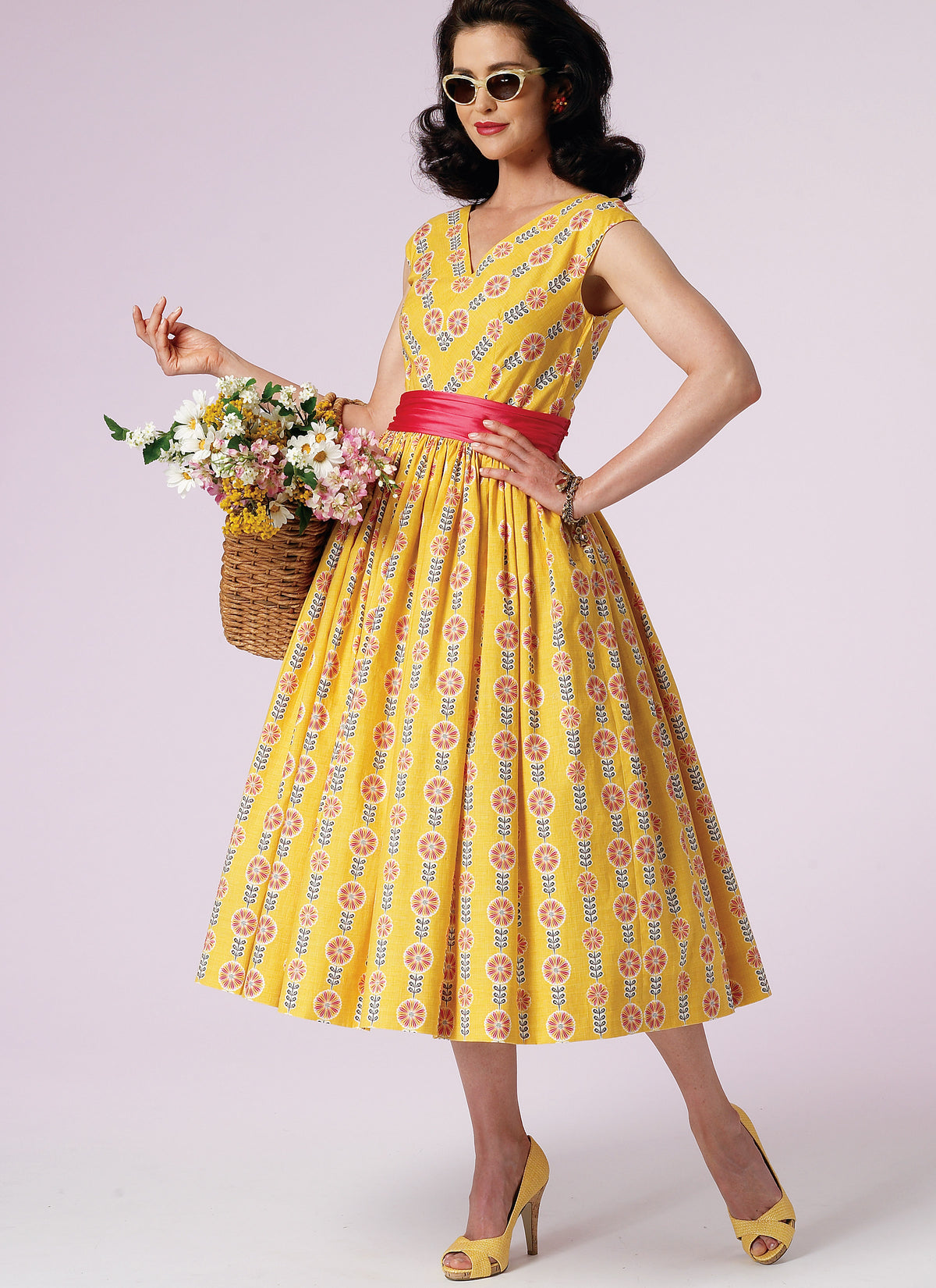 Vogue Patterns V8789 pattern envelope showing sleeveless dress designs