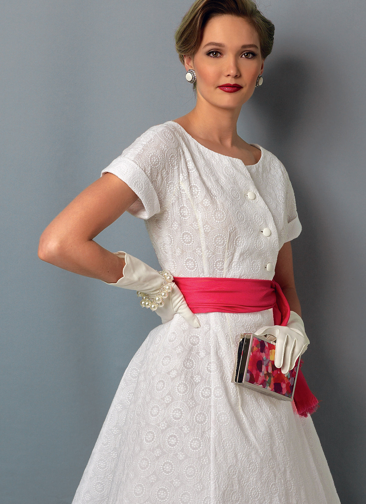 Vogue Patterns V9105 envelope showing misses' loose-fitting dress designs