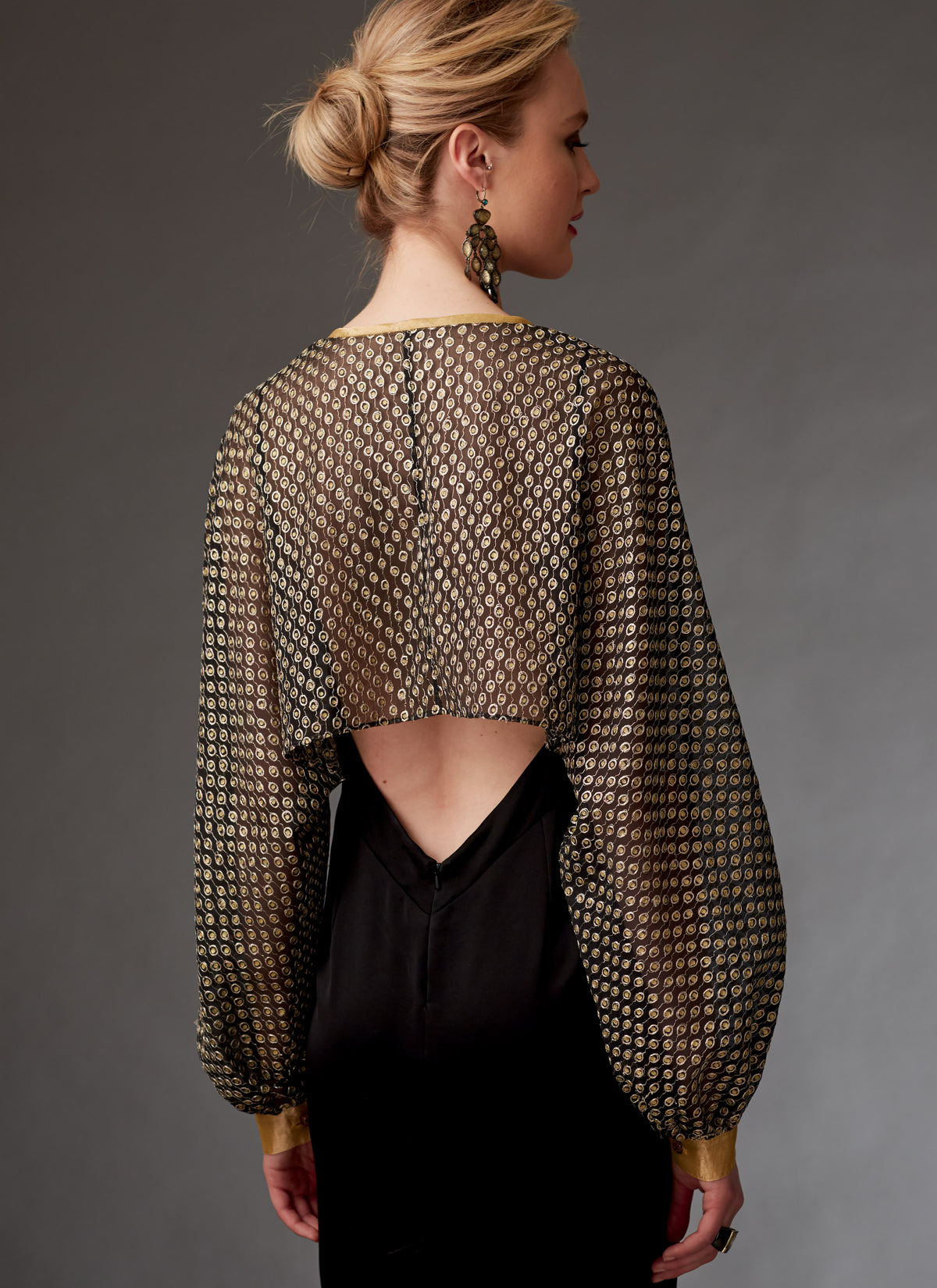 Vogue Patterns V9276 sewing pattern envelope showing the shrug designs