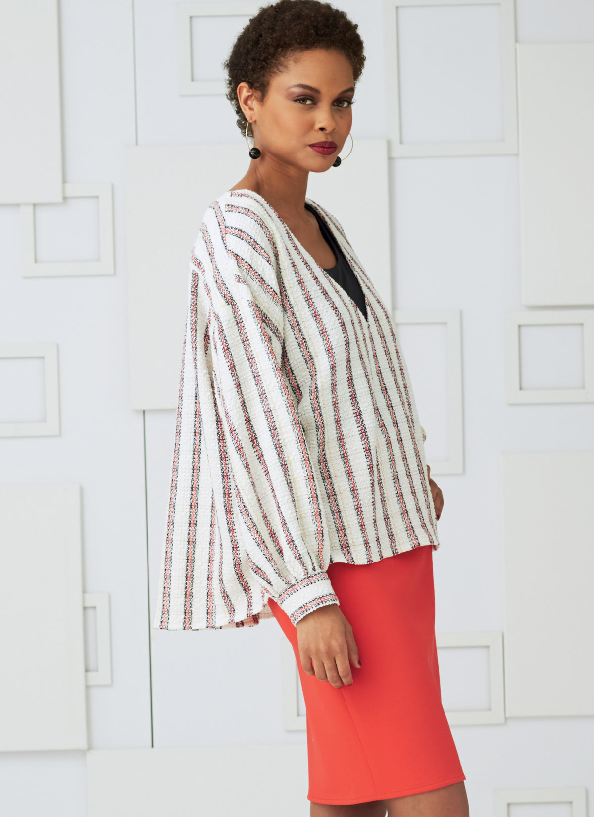 Vogue Patterns V9286 sewing pattern envelope showing the pullover top designs