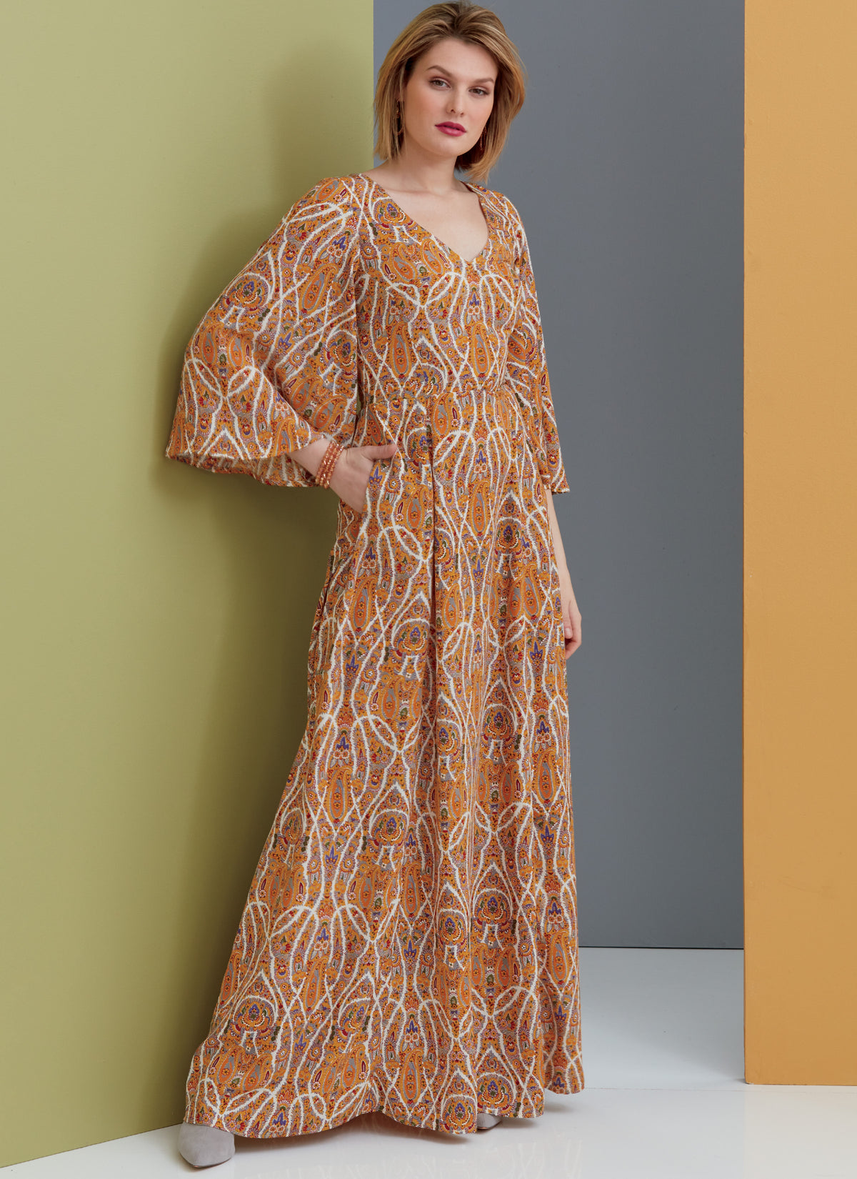 Vogue Patterns V9328 sewing pattern envelope showing the dress designs
