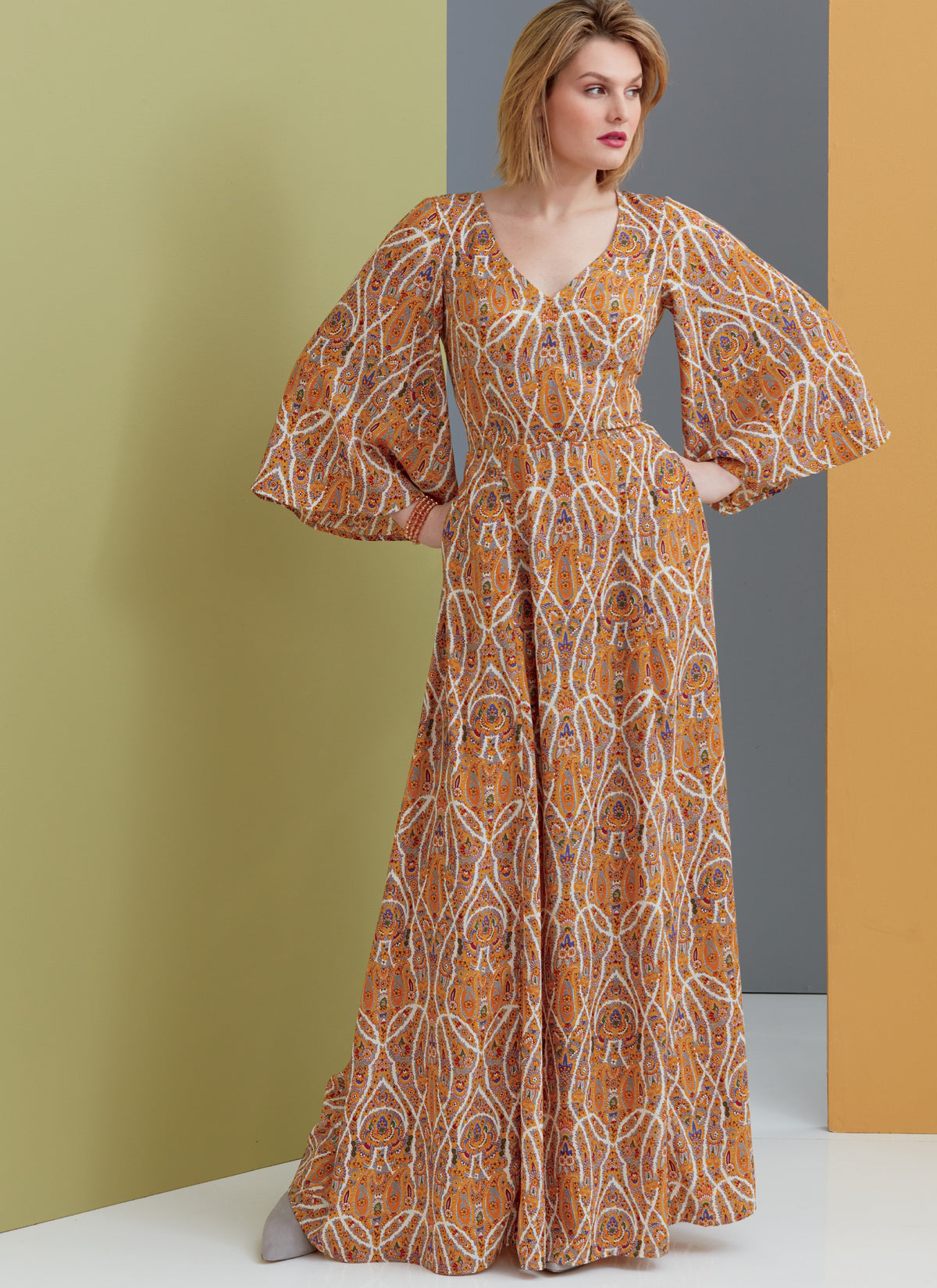 Vogue Patterns V9328 sewing pattern envelope showing the dress designs