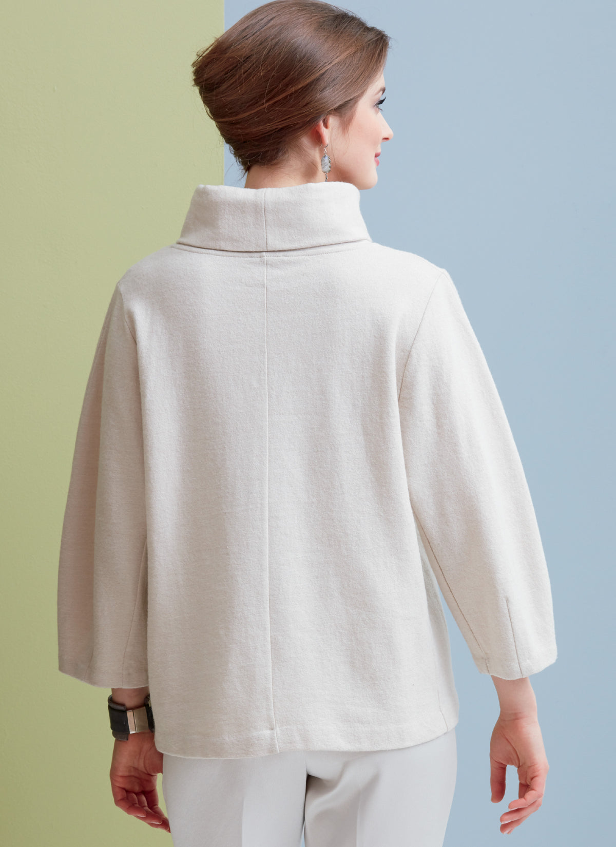 Vogue Patterns V9330 sewing pattern envelope showing the pullover top designs